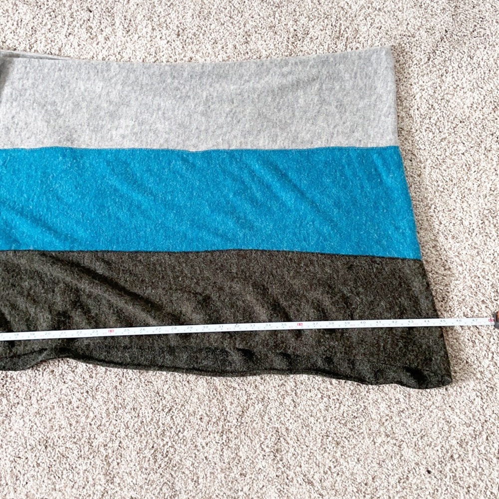 Color Blocked Scarf Wrap - Picture 8 of 8
